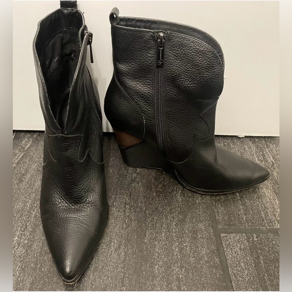Jessica Simpson Hilrie Black Leather Wedge Heel Western Booties 7.5
